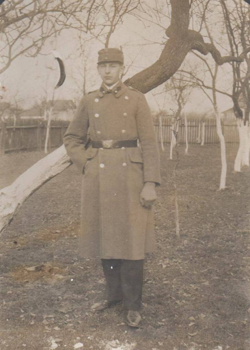 Duchovní (tzv. polní kurát) 15. zeměbraneckého pluku Julius Merta.jpg